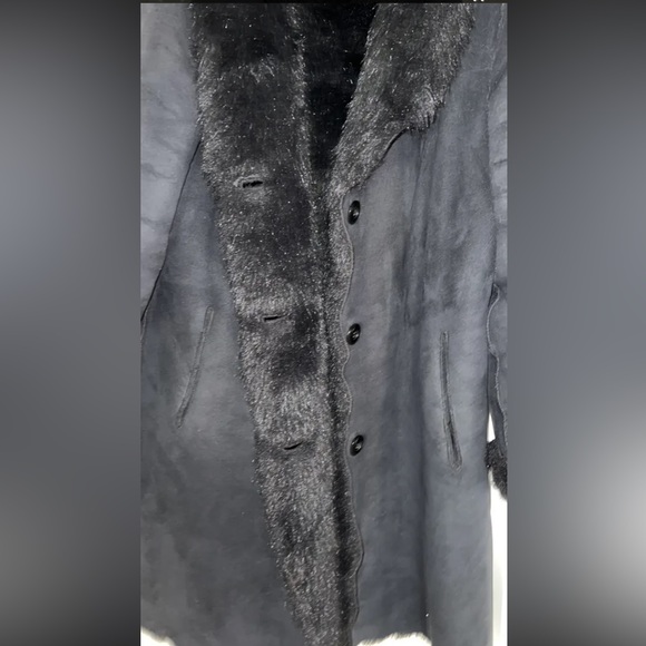 Faux Fur knee length coat. - Picture 6 of 7
